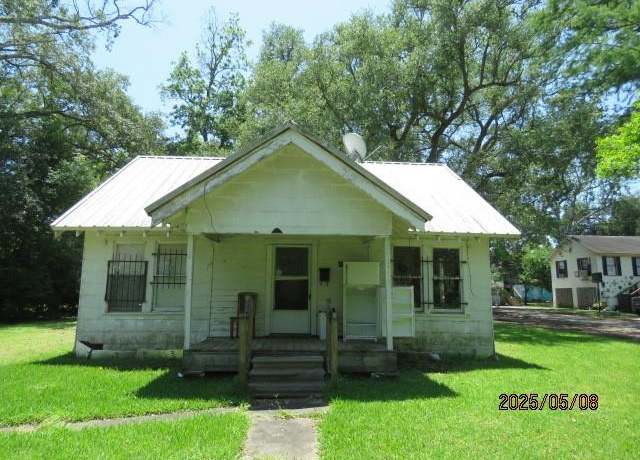 Property at 2009 Las Palmas Dr, Port Arthur, TX 77642, 2 beds, 1 bath