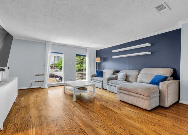 Property at 386 N Post Oak Ln, Houston, TX 77024, 2 beds, 2.5 baths