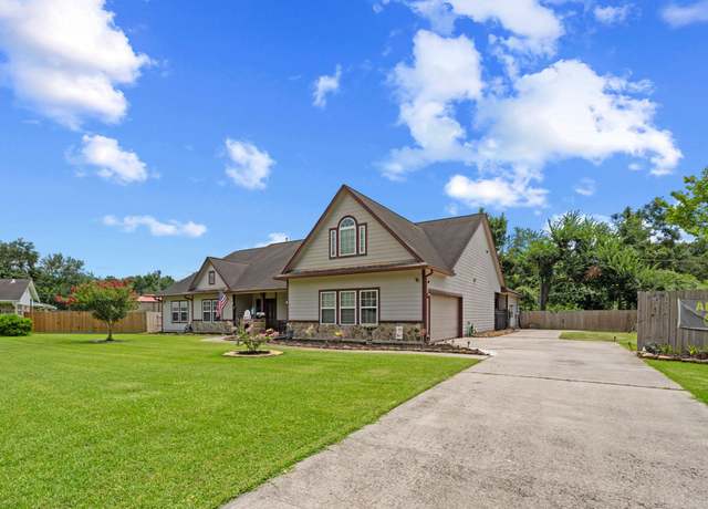Property at 210 Southwood Cir, Baytown, TX 77520, 4 beds, 3 baths