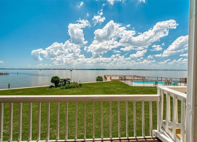 Property at 10 Mariner Village Dr, Pasadena, TX 77586, 3 beds, 3.5 baths