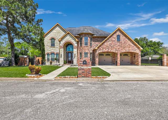 Property at 2511 Maple St, Liberty, TX 77575, 5 beds, 3.5 baths