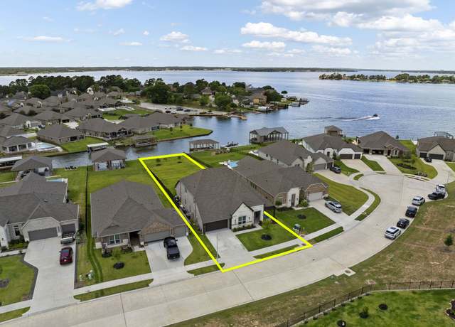 Property at 12211 Grey Plover Ct, Conroe, TX 77304, 4 beds, 3.5 baths