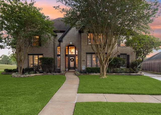 Property at 2665 Warwick Dr, League City, TX 77573, 5 beds, 3.5 baths