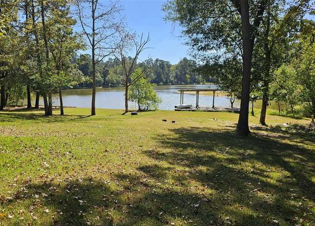 Property at 2513 W Green Briar Dr, Huntsville, TX 77340
