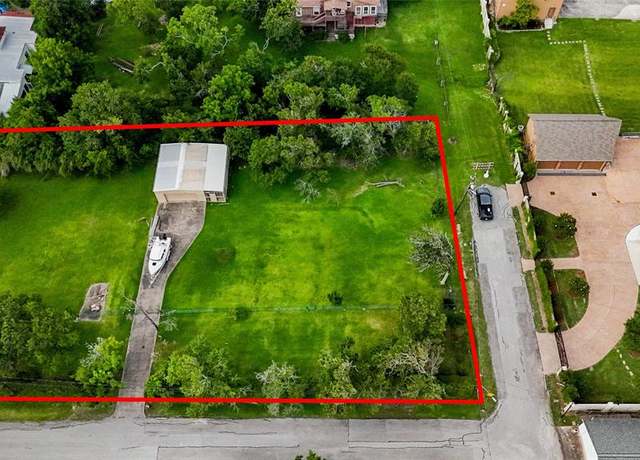 Property at 723 S Carroll St, La Porte, TX 77571