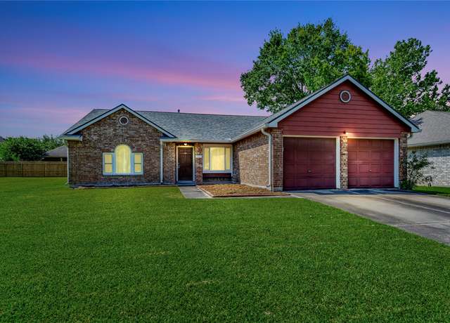 Property at 2923 Forest Hills Dr, League City, TX 77573, 4 beds, 2 baths
