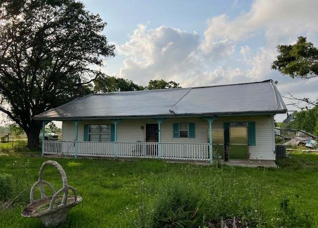 Property at 7920 County Road 172, Alvin, TX 77511, 3 beds, 2 baths