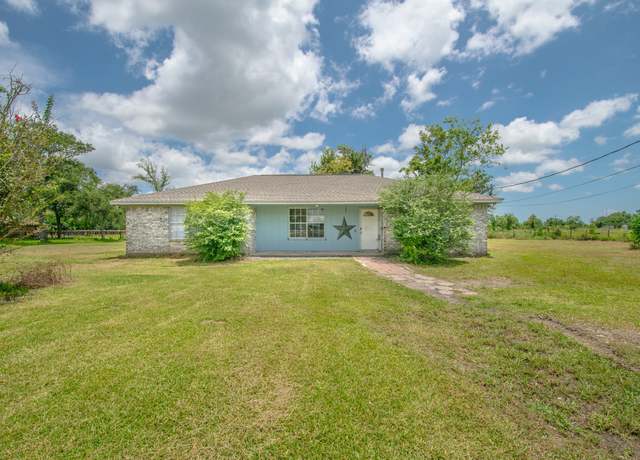 Property at 2127 County Road 163, Alvin, TX 77511, 3 beds, 2 baths