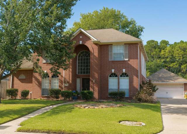 Property at 3306 Elmcrest Dr, Houston, TX 77088, 5 beds, 2.5 baths