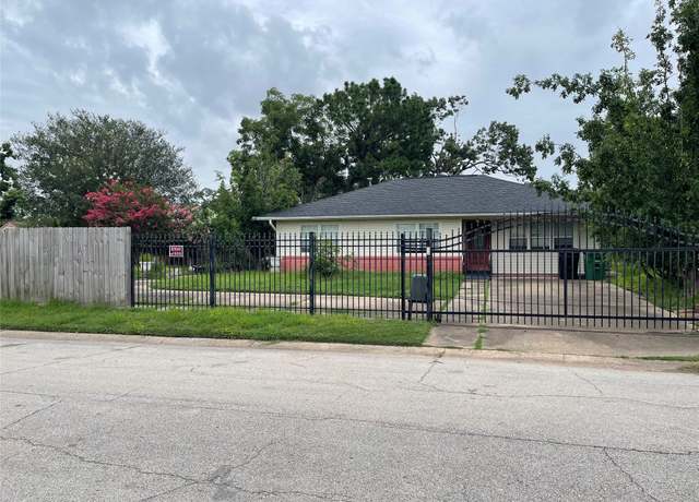 Property at 7403 N Dearborn St, Houston, TX 77055, 3 beds, 1.5 baths
