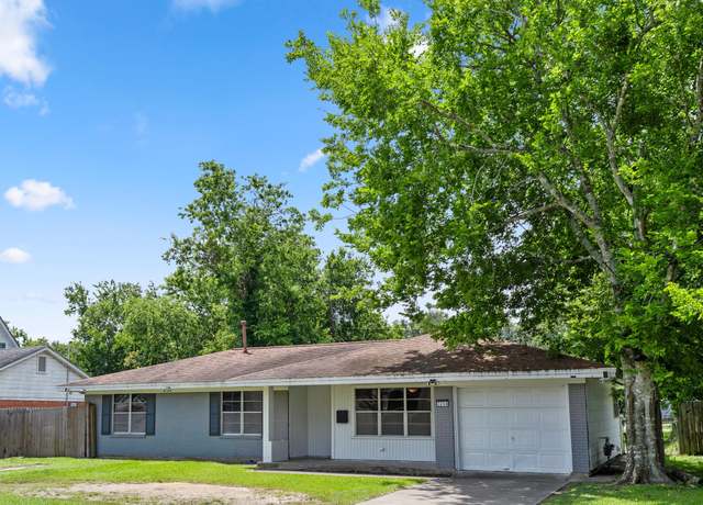 Property at 3204 3rd St, Bay City, TX 77414, 3 beds, 1.5 baths
