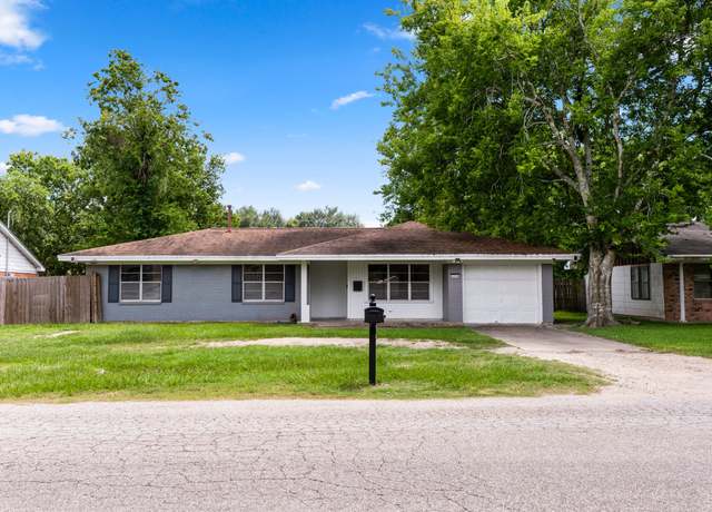 Property at 3204 3rd St, Bay City, TX 77414, 3 beds, 1.5 baths
