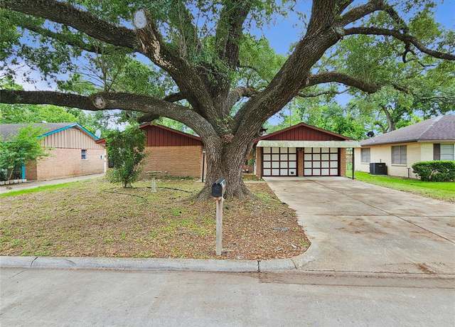 Property at 807 Golf Ct, Stafford, TX 77477, 3 beds, 1.5 baths