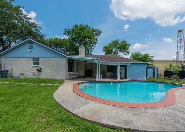 Property at 11015 Sageyork Dr, Houston, TX 77089, 4 beds, 3 baths