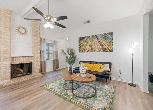 Property at 9603 Hollow Bnd, San Antonio, TX 78250, 2 beds, 1 bath