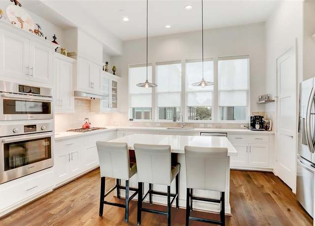 Property at 842 Nagle St, Houston, TX 77003, 4 beds, 4.5 baths