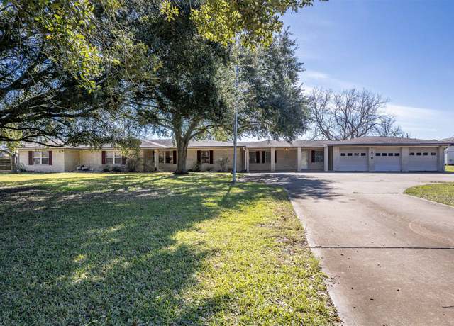 Property at 1510 E Archer Rd E, Baytown, TX 77521, 4 beds, 2.5 baths