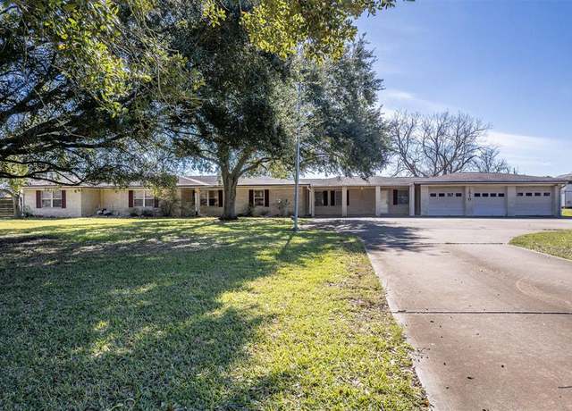 Property at 1510 E Archer Rd E, Baytown, TX 77521, 4 beds, 2.5 baths