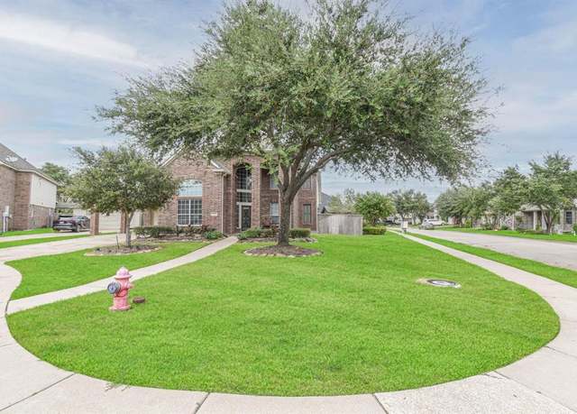 Property at 221 Grand Creek Ct, League City, TX 77573, 4 beds, 3.5 baths