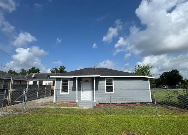 Property at 1013 E 40th St, Houston, TX 77022, 2 beds, 1 bath