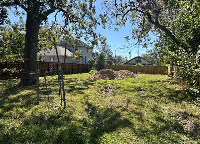 Property at 103 E Lobit St, Baytown, TX 77520