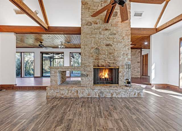 Property at 207 Wroxton Dr, Conroe, TX 77304, 3 beds, 2.5 baths