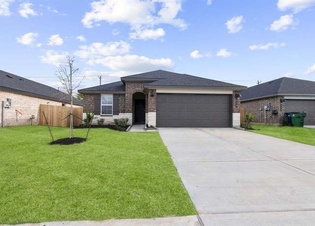 Property at 521 Robin St, Angleton, TX 77515, 3 beds, 2 baths