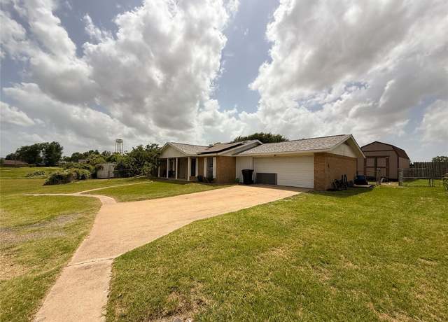 Property at 221 Moran Cir, Jewett, TX 75846, 3 beds, 2 baths