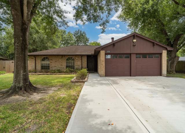 Property at 125 Woodcrest Dr, League City, TX 77573, 4 beds, 2 baths