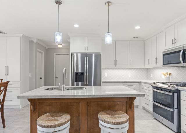 Property at 13411 Naples Bridge Rd, Sugar Land, TX 77498, 4 beds, 2.5 baths