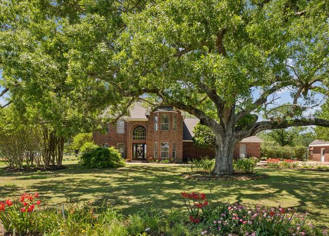 Property at 17207 Penick Rd, Waller, TX 77484, 3 beds, 2.5 baths