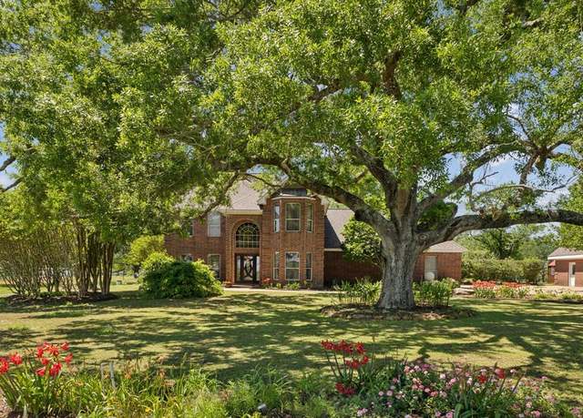 Property at 17207 Penick Rd, Waller, TX 77484, 3 beds, 2.5 baths