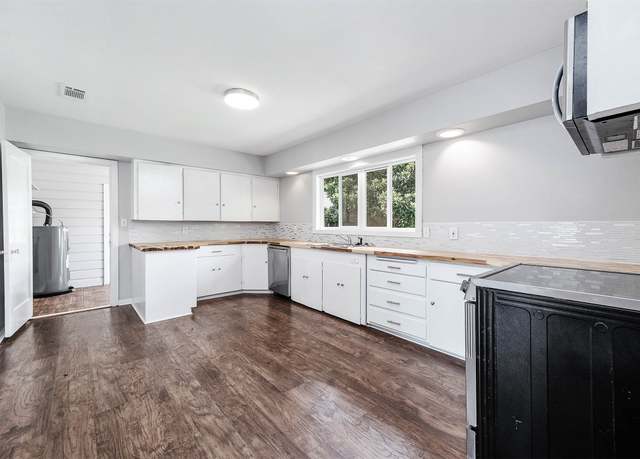 Property at 1224 Avenue H, Bay City, TX 77414, 3 beds, 2 baths