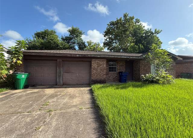 Property at 600 W Mimosa St, Angleton, TX 77515, 3 beds, 1.5 baths