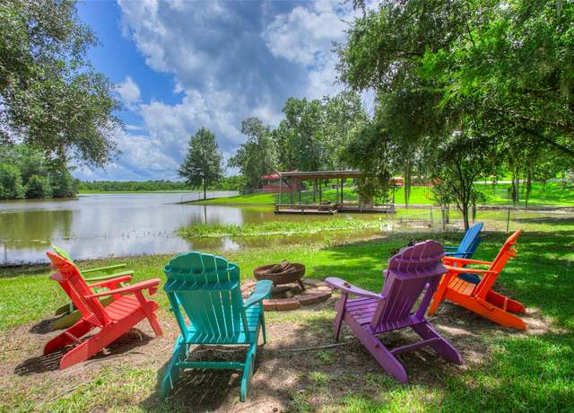 Property at 30 Oak Ln, Huntsville, TX 77320, 3 beds, 2 baths