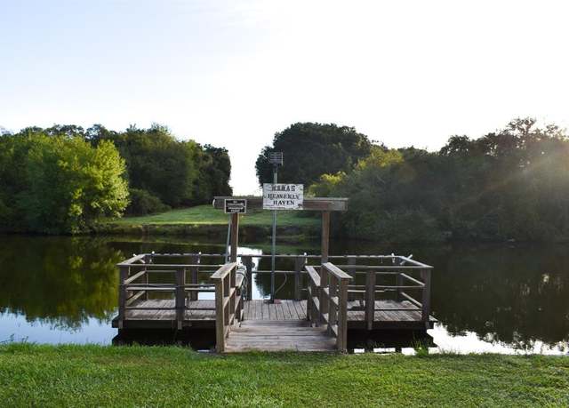 Property at 494 Catamaran Cir, Blessing, TX 77419