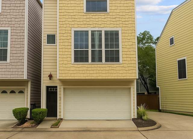 Property at 1646 W 13th St, Houston, TX 77008, 2 beds, 2.5 baths