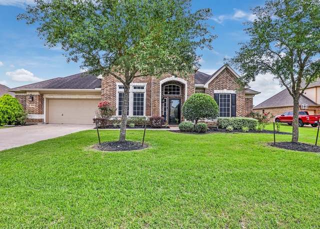 Property at 4006 Broadmoor Dr, Mont Belvieu, TX 77523, 4 beds, 3 baths