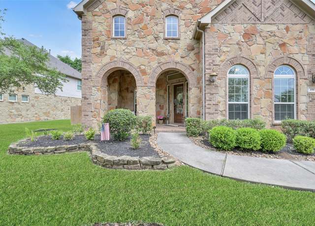 Property at 1915 Graystone Hills Dr, Conroe, TX 77304, 4 beds, 3.5 baths