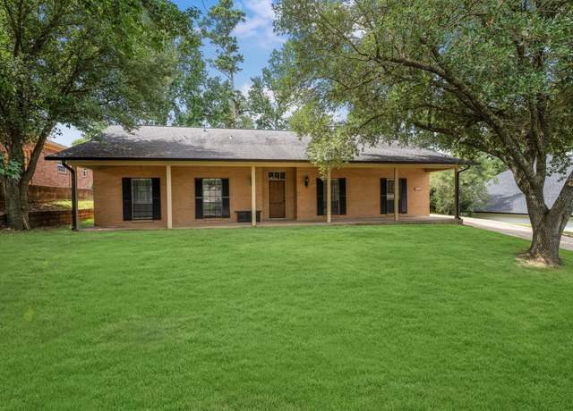 Property at 1001 Cherry Hills Dr, Huntsville, TX 77340, 3 beds, 2.5 baths