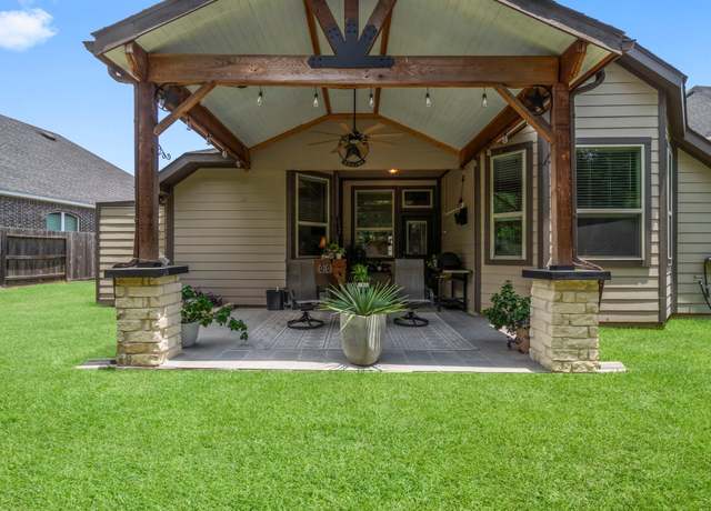 Property at 371 Westlake Terrace Dr, Conroe, TX 77304, 4 beds, 2 baths