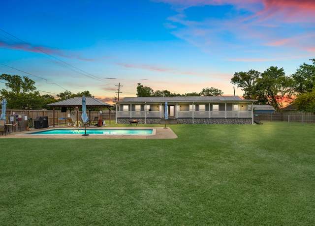 Property at 606 Main St, Anahuac, TX 77514, 4 beds, 2.5 baths
