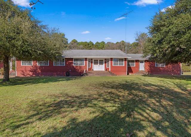 Property at 40 Roy Webb Rd, Huntsville, TX 77320, 4 beds, 3.5 baths