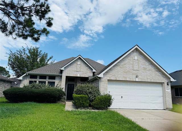 Property at 210 Cedar Lake Dr, League City, TX 77573, 3 beds, 2 baths