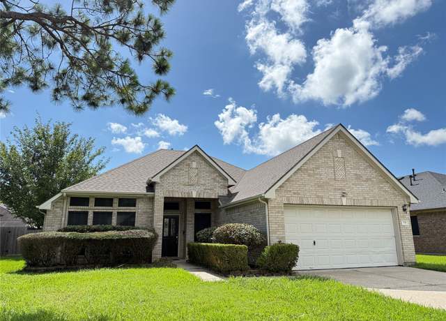 Property at 210 Cedar Lake Dr, League City, TX 77573, 3 beds, 2 baths