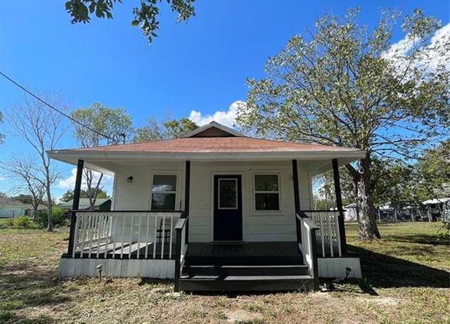 Property at 700 & 708 3rd St, Edna, TX 77957, 2 beds, 1 bath