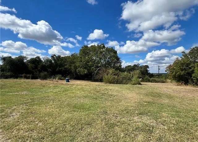 Property at 2233 N La Salle St, Navasota, TX 77868