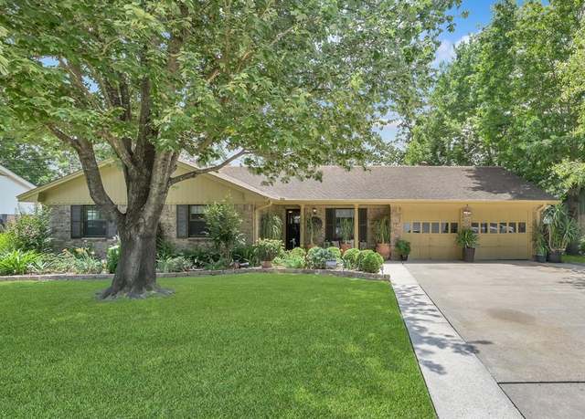 Property at 109 Maple St, Conroe, TX 77301, 4 beds, 2 baths