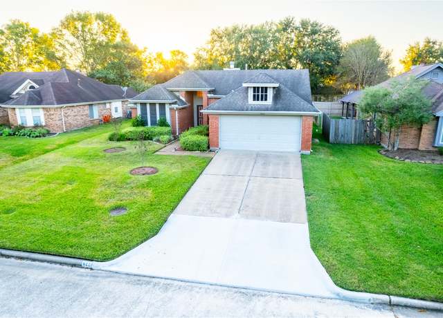 Property at 822 Maple Branch Ln, Pearland, TX 77584, 2 beds, 2 baths