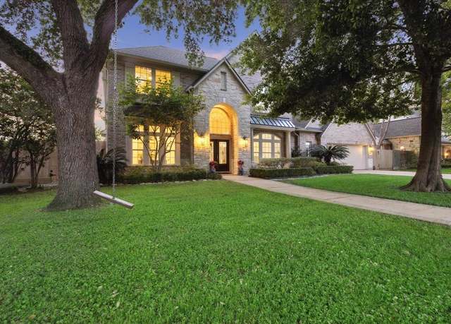 Property at 435 W Gaywood Dr, Houston, TX 77079, 4 beds, 3.5 baths